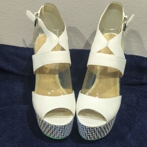 Enzo Angiolini White Platform Sandals with Woven Detail